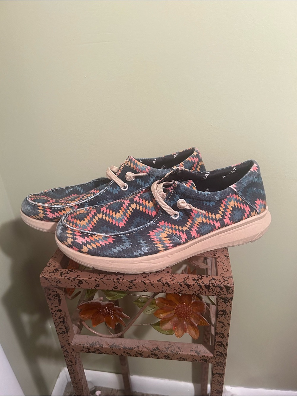 Ariat Hilo Men’s 10.5 Casual Shoes Slip On Blue Aztec Southwestern Geometric
